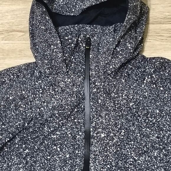 Women’s Lululemon hooded full-zip jacket in size 8 - Picture 2 of 5
